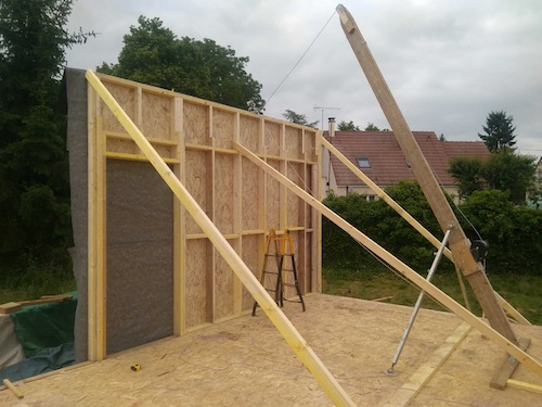 maison en bois avec plancher bois