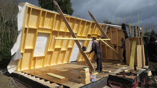 maison en bois, levage mur