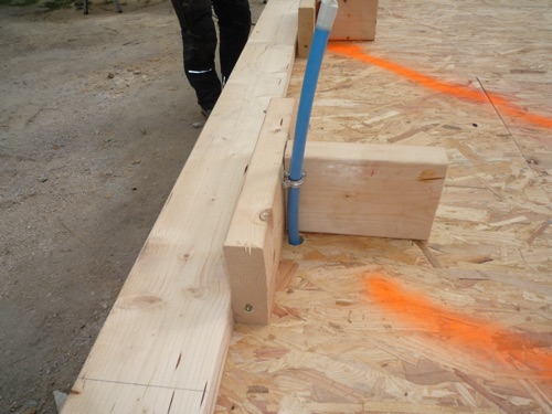 Extension en bois passage de tuyaux